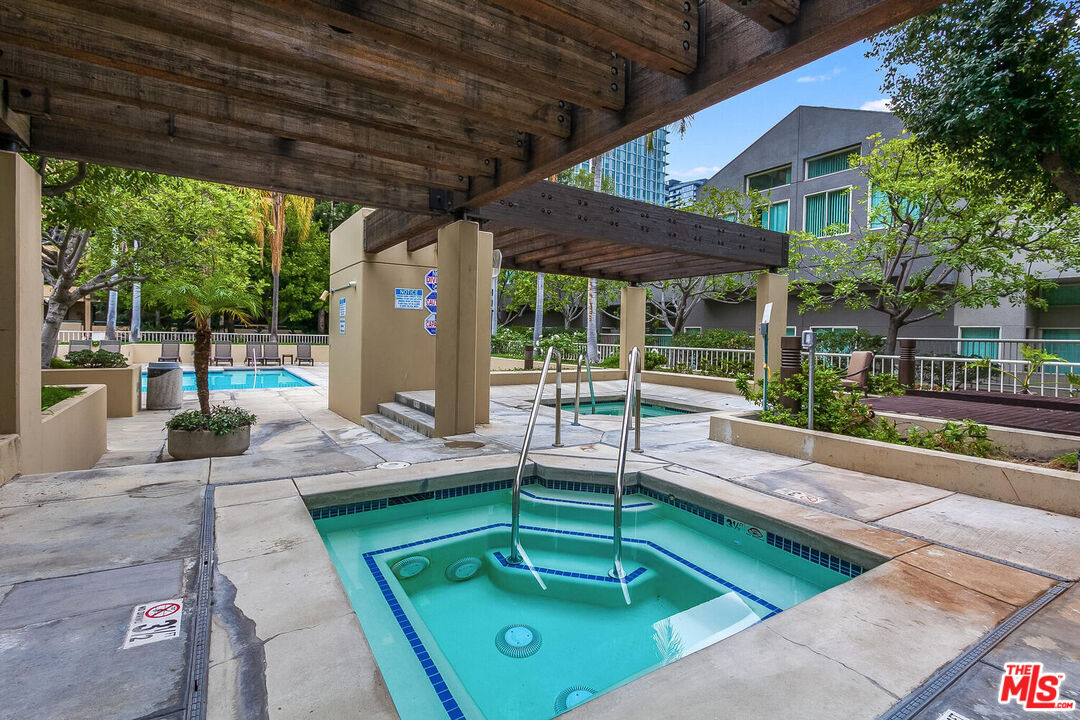 600 W 9th St Unit: 206