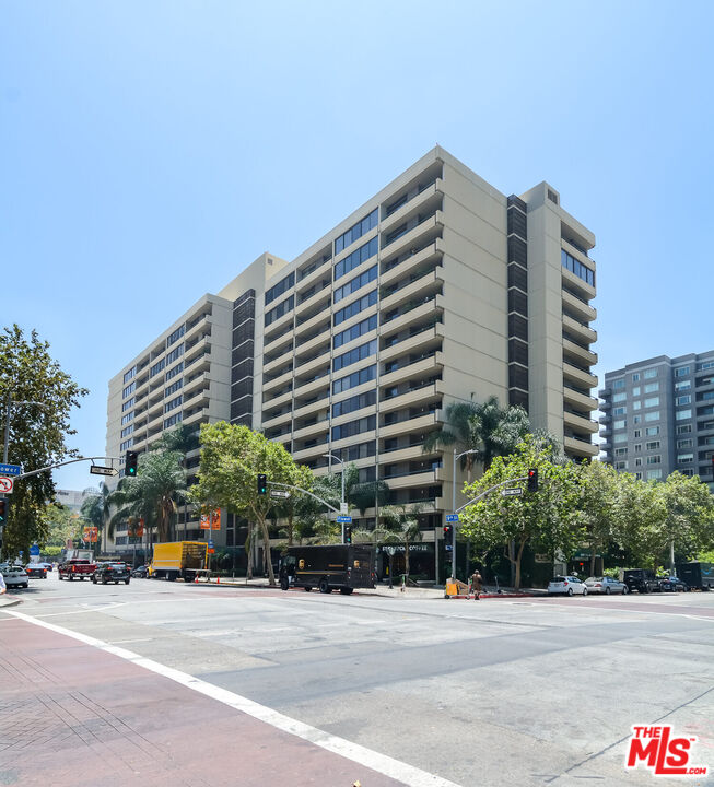 600 W 9th St Unit: 206
