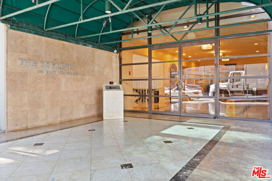 600 W 9th St Unit: 206