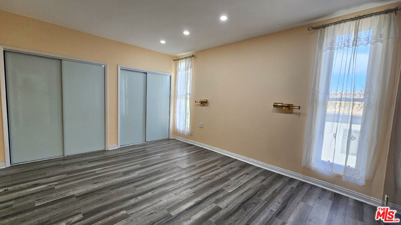 8550 Holloway Dr Unit: 301