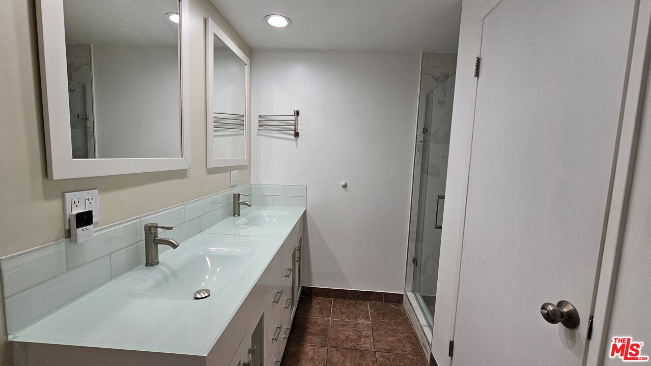 8550 Holloway Dr Unit: 301