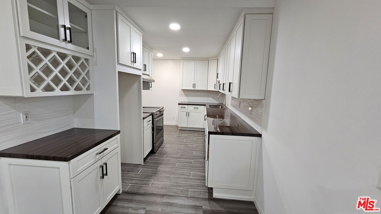8550 Holloway Dr Unit: 301