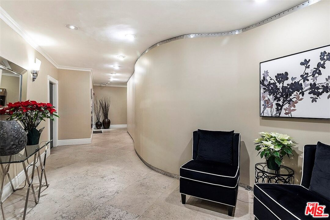 8550 Holloway Dr Unit: 301