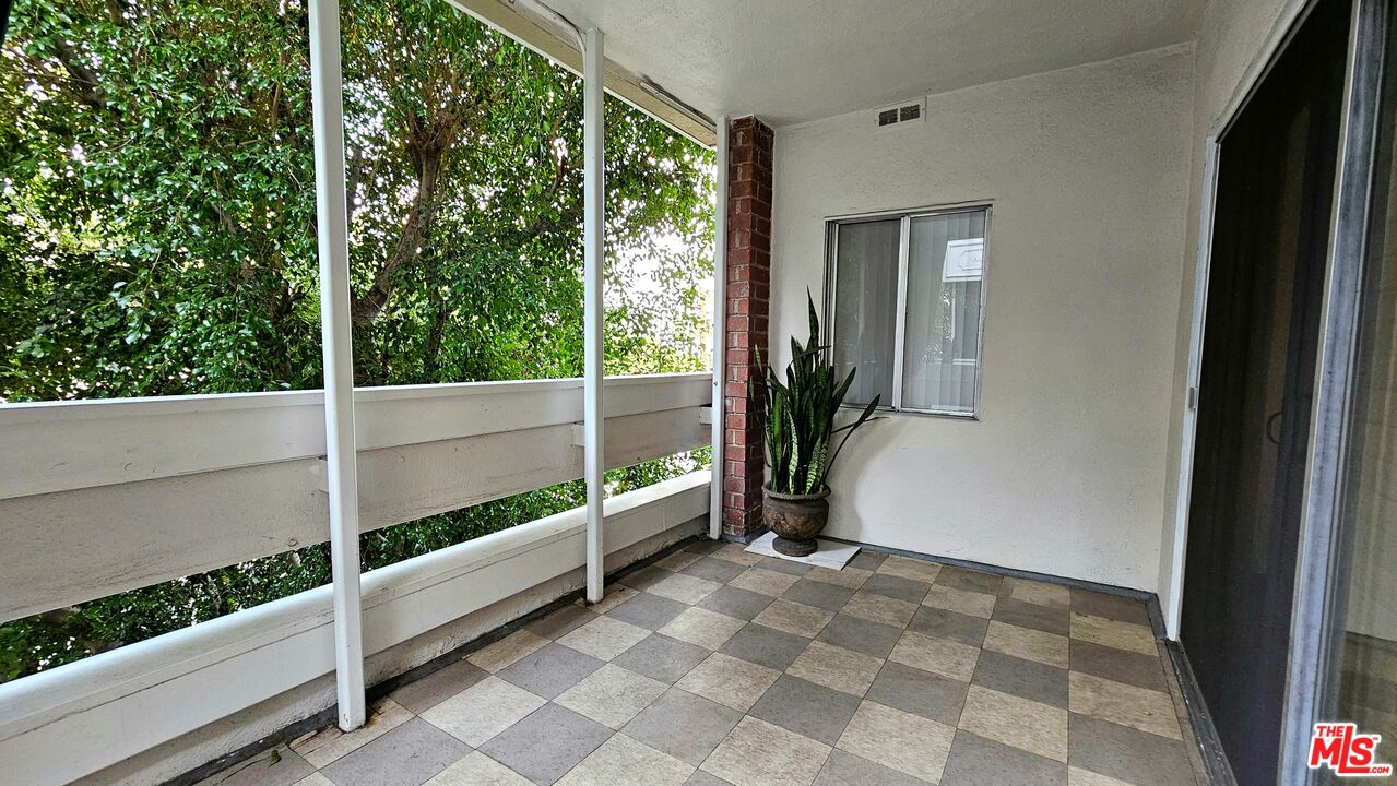 8550 Holloway Dr Unit: 301