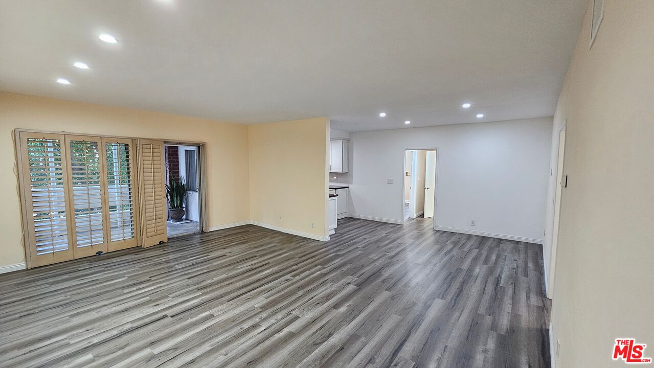 8550 Holloway Dr Unit: 301