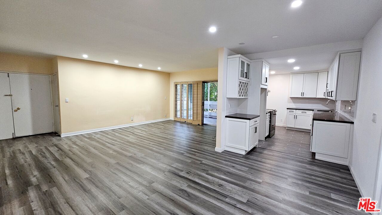 8550 Holloway Dr Unit: 301