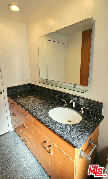 8550 Holloway Dr Unit: 301