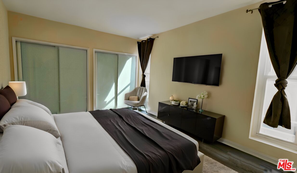 8550 Holloway Dr Unit: 301