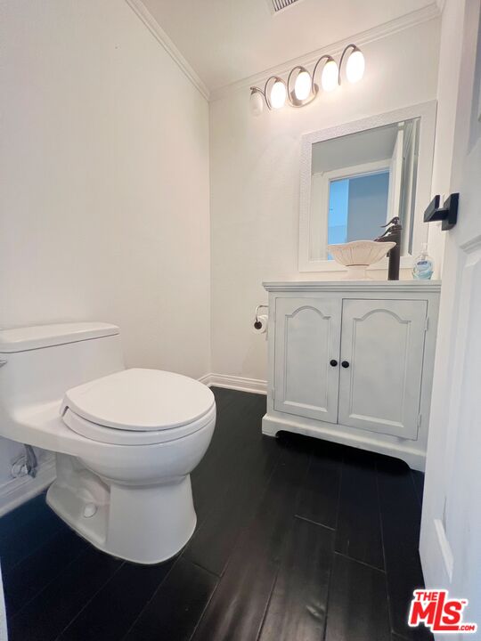 2216 S Bentley Ave Unit: 11