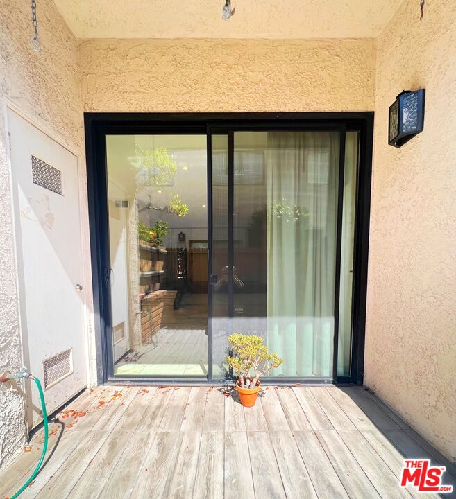 2216 S Bentley Ave Unit: 11