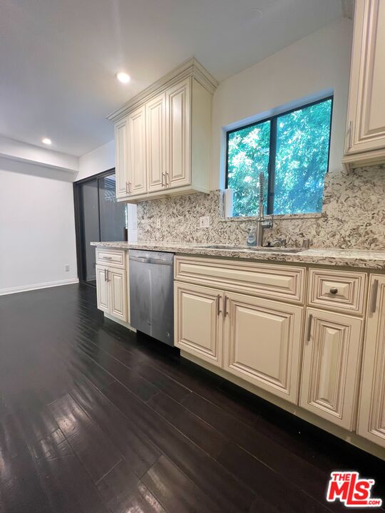 2216 S Bentley Ave Unit: 11