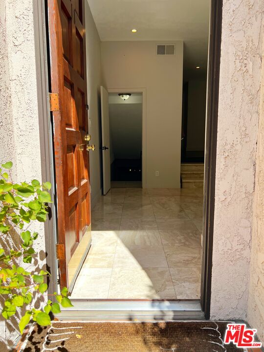 2216 S Bentley Ave Unit: 11