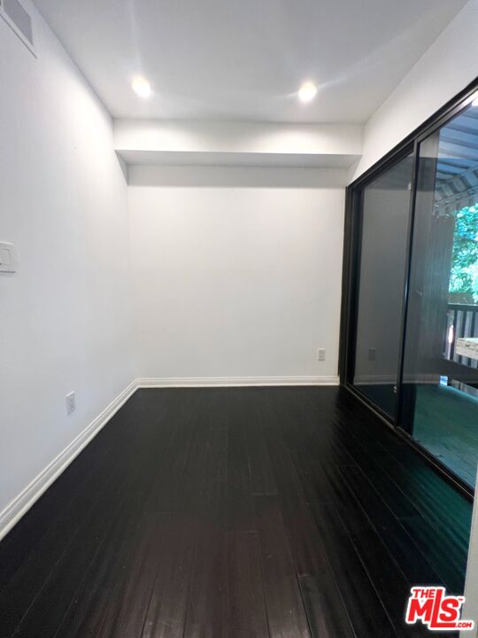 2216 S Bentley Ave Unit: 11