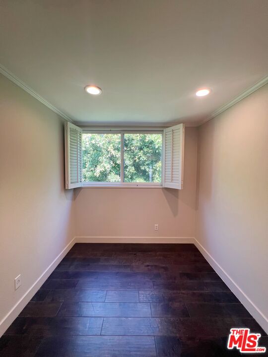 2216 S Bentley Ave Unit: 11