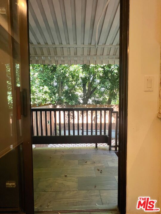 2216 S Bentley Ave Unit: 11