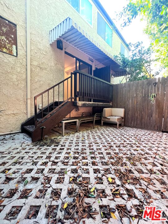 2216 S Bentley Ave Unit: 11