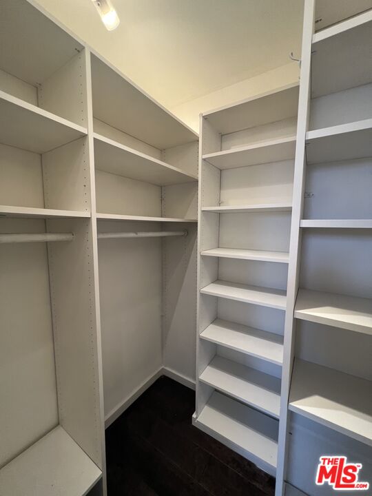 2216 S Bentley Ave Unit: 11
