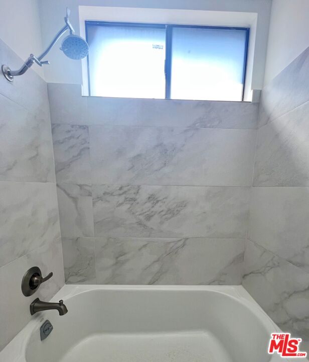 2216 S Bentley Ave Unit: 11