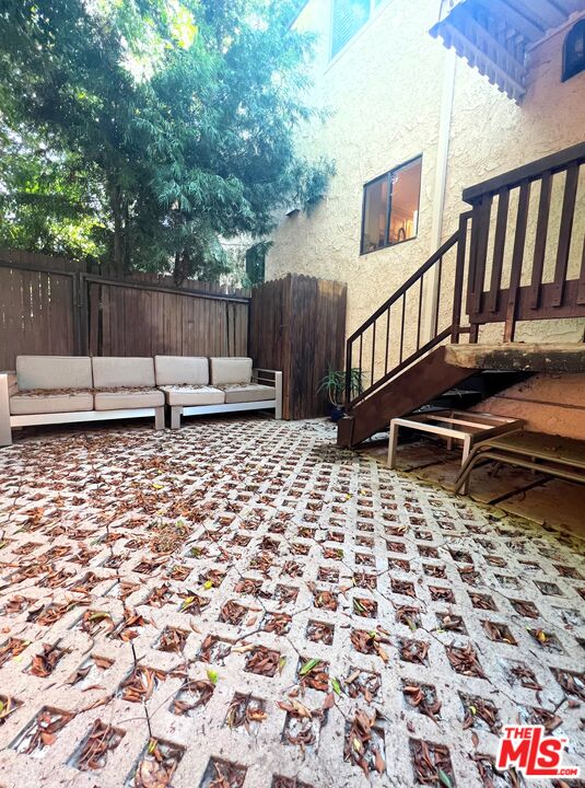 2216 S Bentley Ave Unit: 11