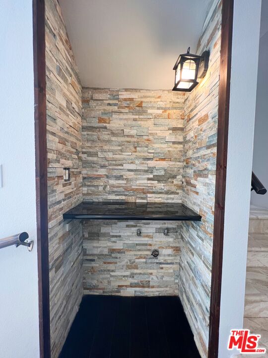 2216 S Bentley Ave Unit: 11
