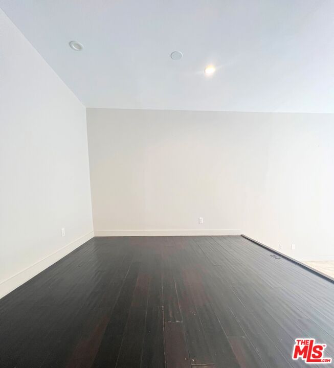 2216 S Bentley Ave Unit: 11