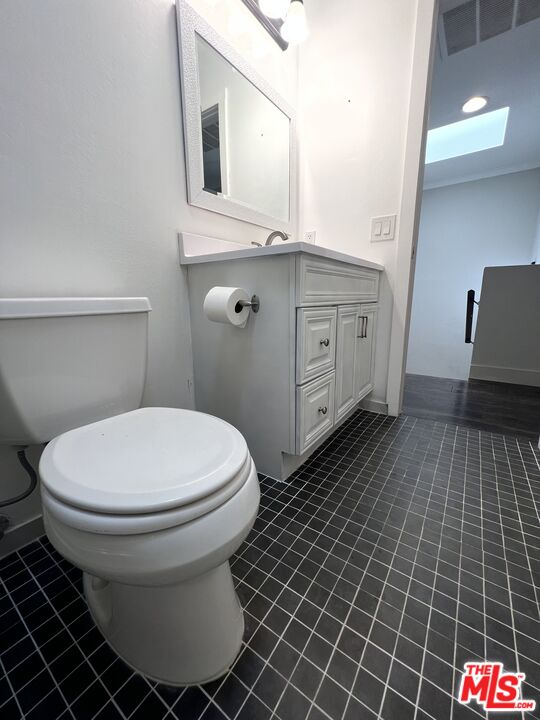 2216 S Bentley Ave Unit: 11
