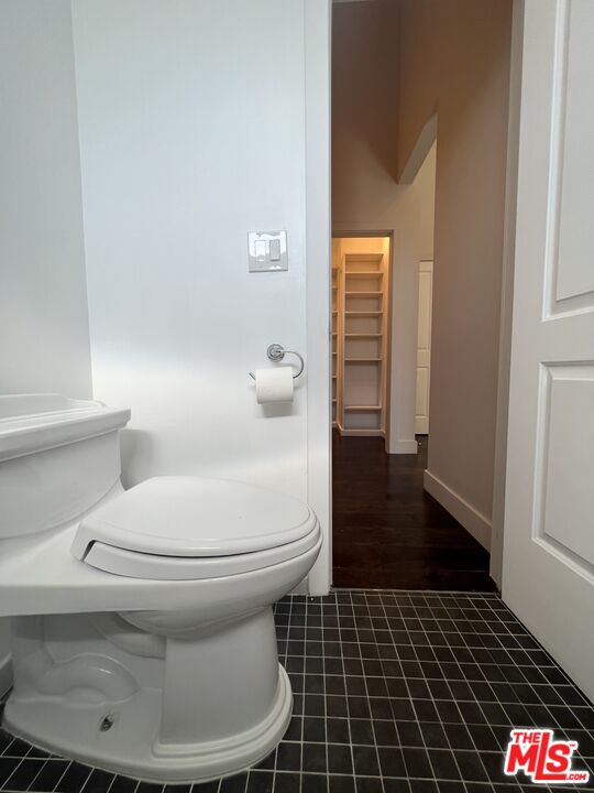 2216 S Bentley Ave Unit: 11