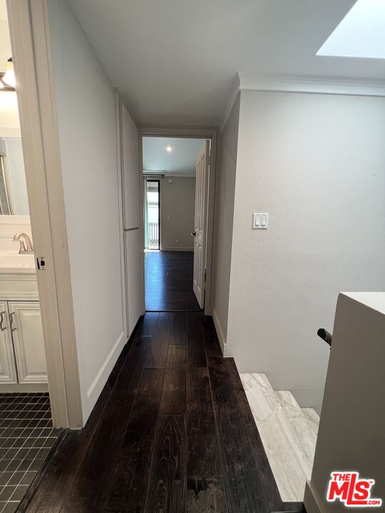 2216 S Bentley Ave Unit: 11