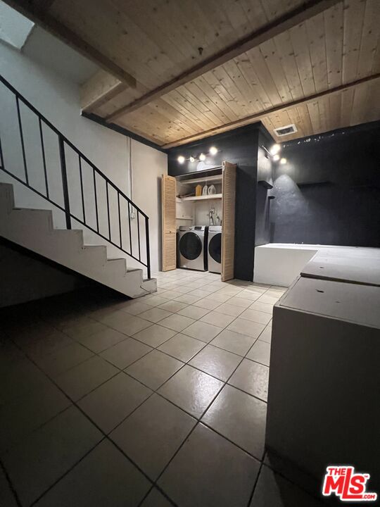 2216 S Bentley Ave Unit: 11