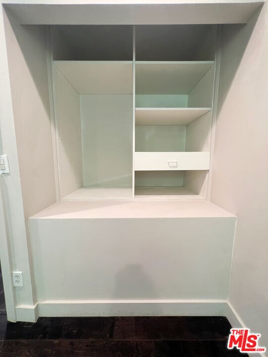 2216 S Bentley Ave Unit: 11