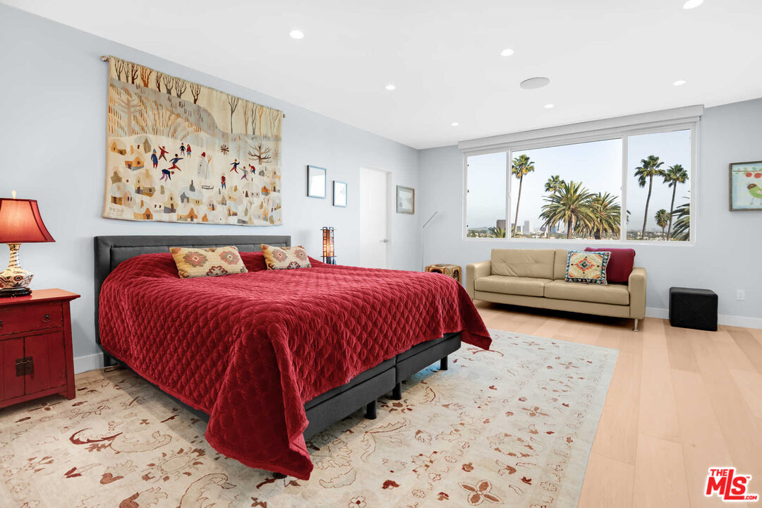 450 S Maple Dr Unit: 505