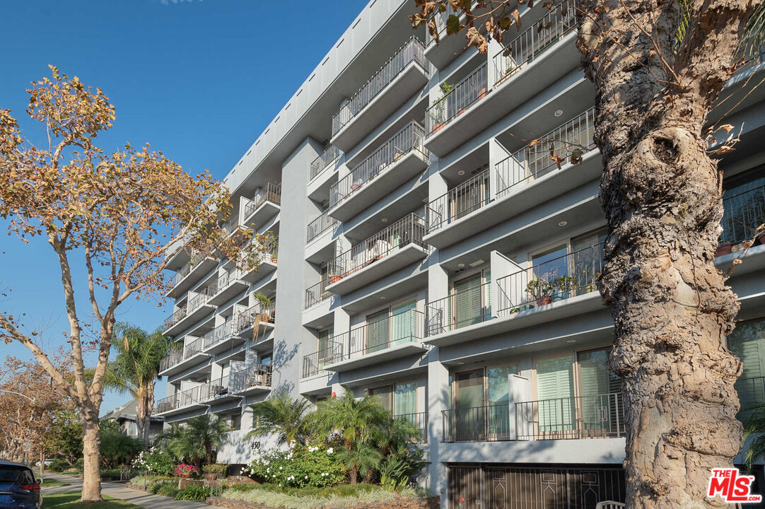 450 S Maple Dr Unit: 505
