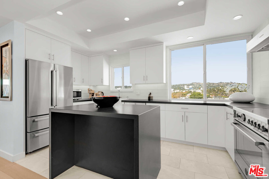 450 S Maple Dr Unit: 505