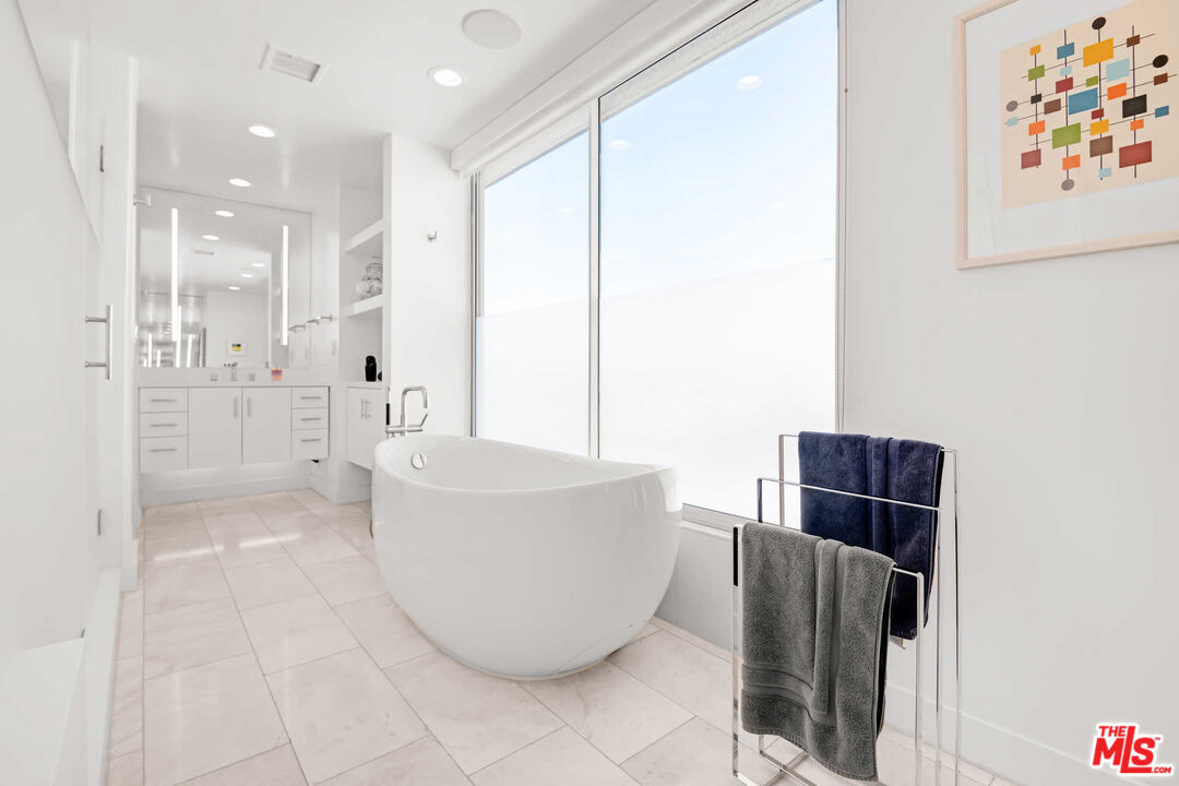 450 S Maple Dr Unit: 505