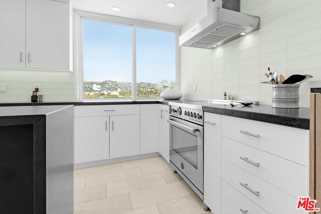 450 S Maple Dr Unit: 505