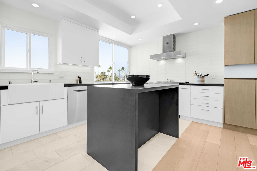 450 S Maple Dr Unit: 505