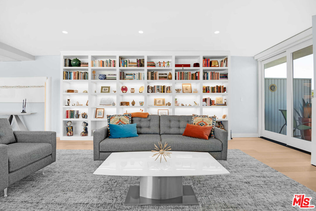 450 S Maple Dr Unit: 505