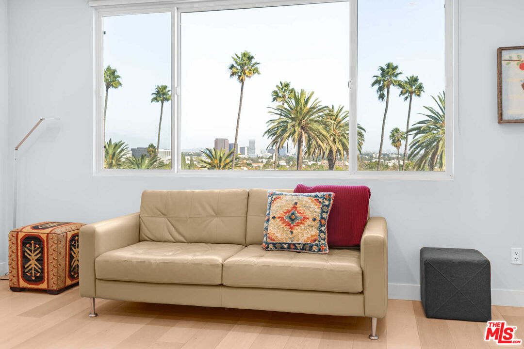 450 S Maple Dr Unit: 505