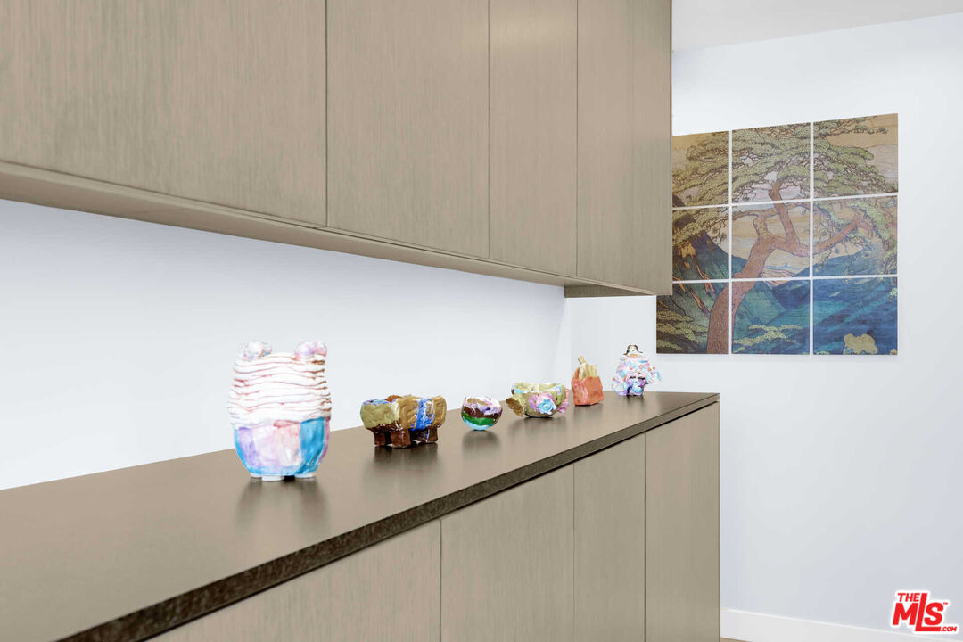 450 S Maple Dr Unit: 505