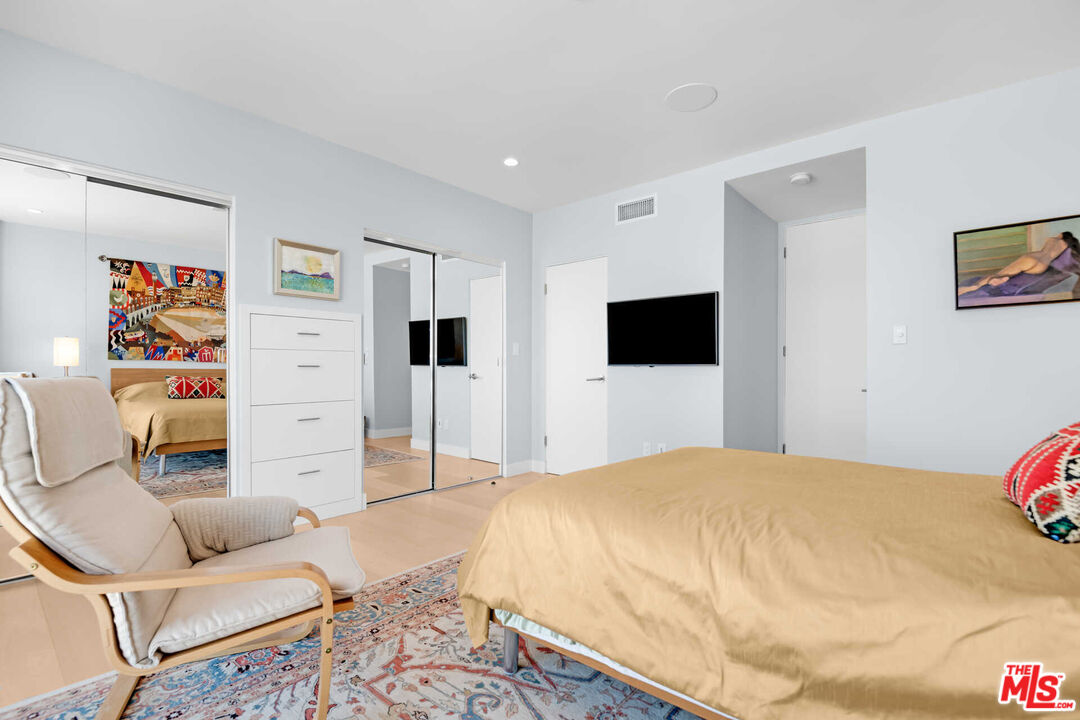 450 S Maple Dr Unit: 505