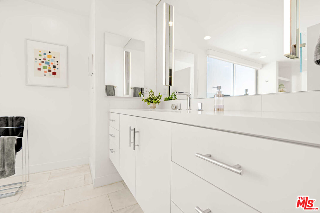 450 S Maple Dr Unit: 505