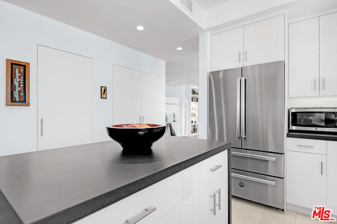 450 S Maple Dr Unit: 505