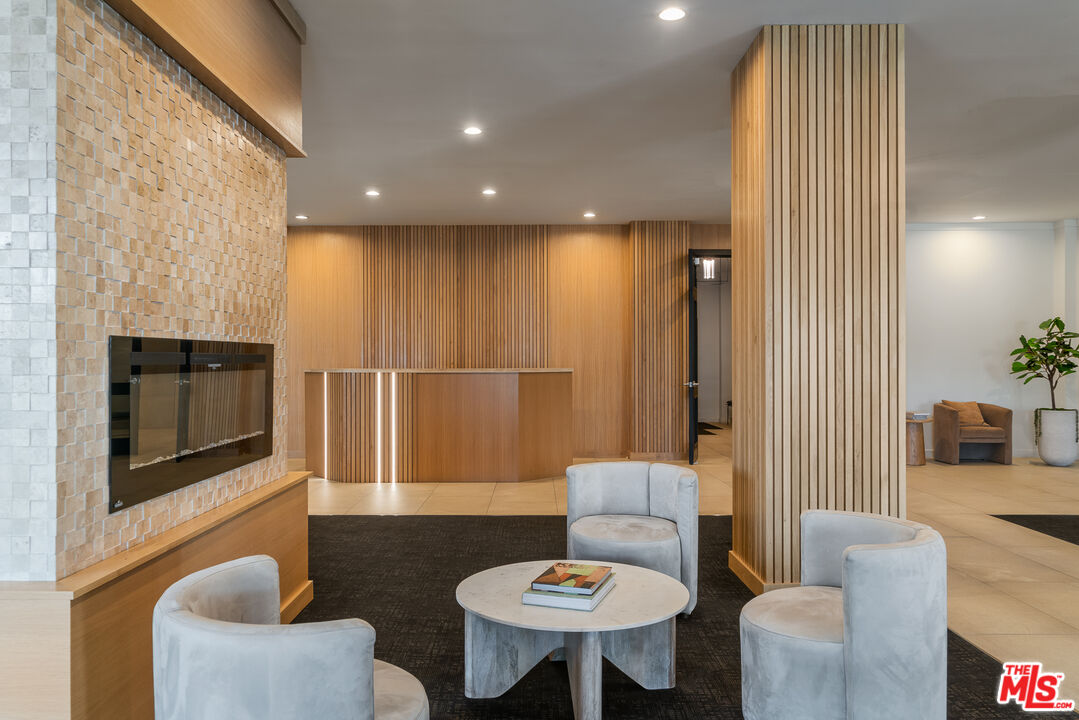 7135 Hollywood Blvd Unit: 405