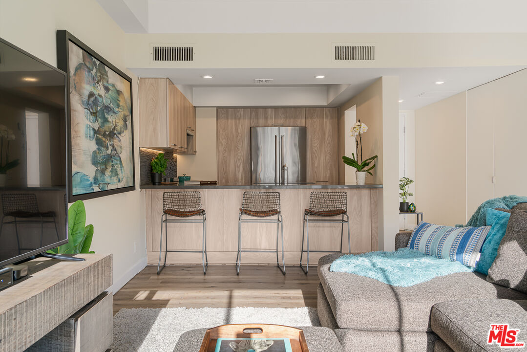 7135 Hollywood Blvd Unit: 405
