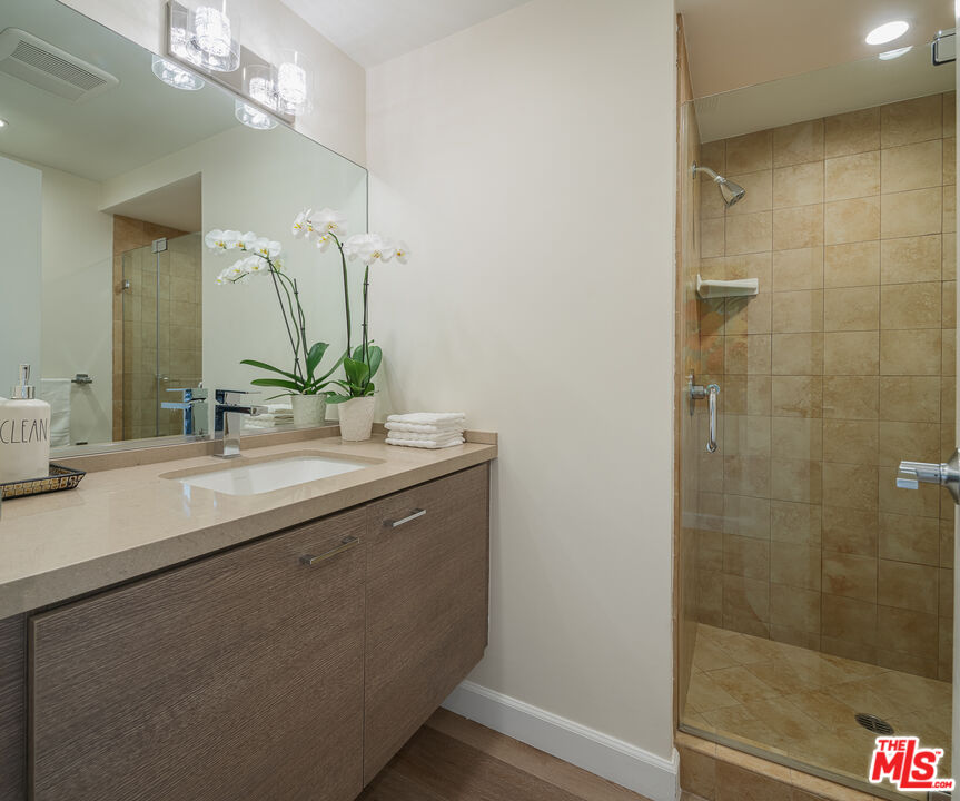 7135 Hollywood Blvd Unit: 405