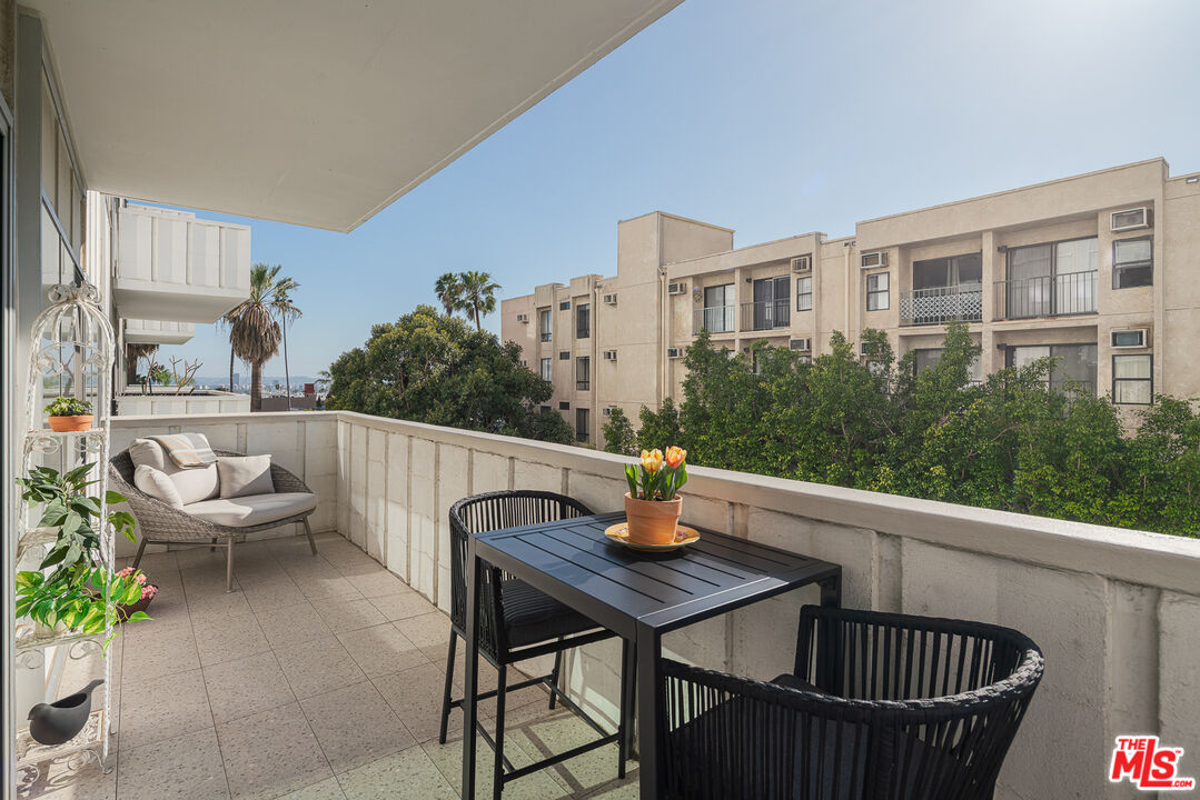 7135 Hollywood Blvd Unit: 405