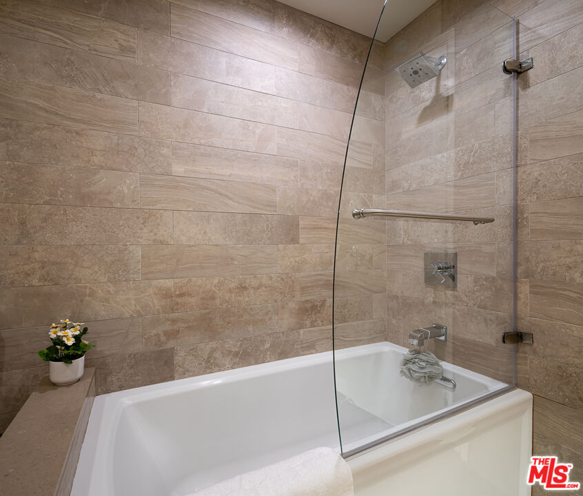 7135 Hollywood Blvd Unit: 405