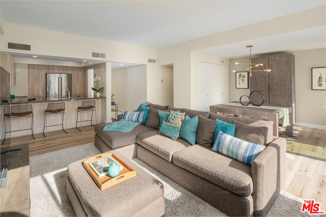 7135 Hollywood Blvd Unit: 405