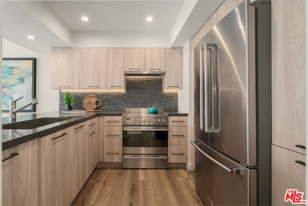 7135 Hollywood Blvd Unit: 405