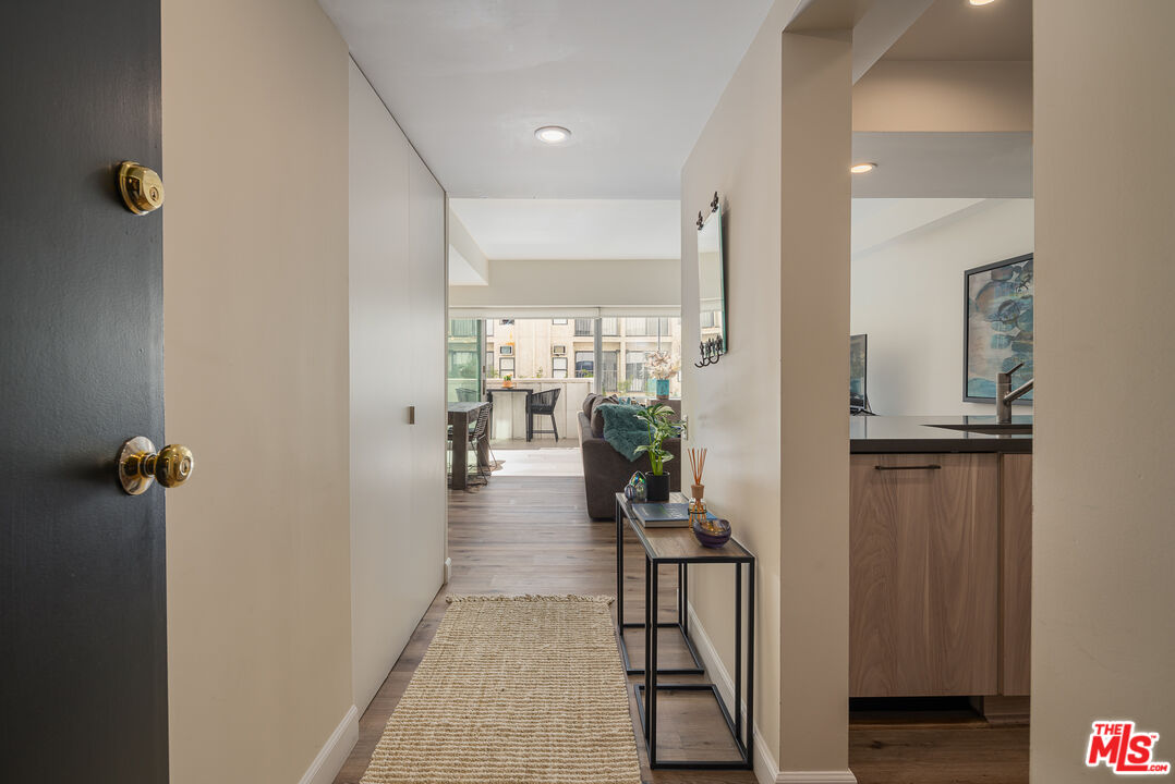 7135 Hollywood Blvd Unit: 405